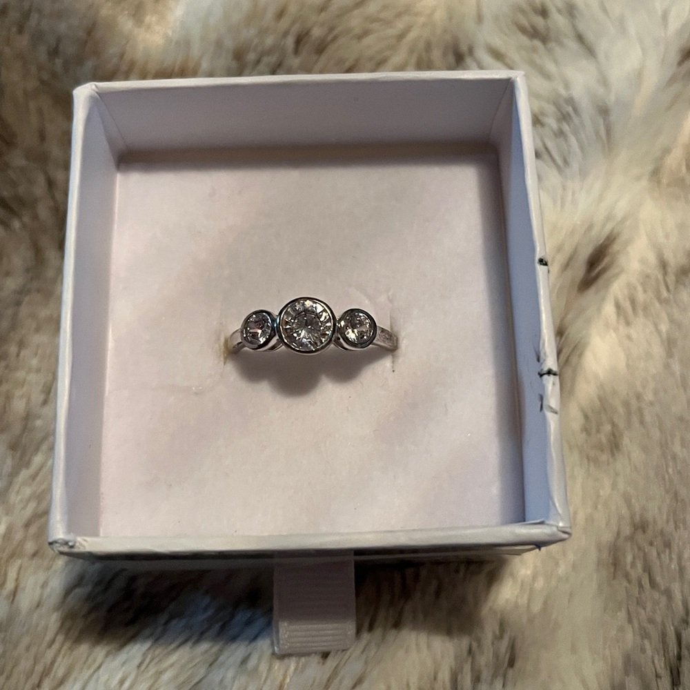 Elegant Silver Ring with Clear Stones